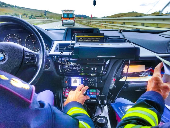 Caltanissetta, sequestrata dalla Polizia Stradale un’ambulanza senza autorizzazione sanitaria