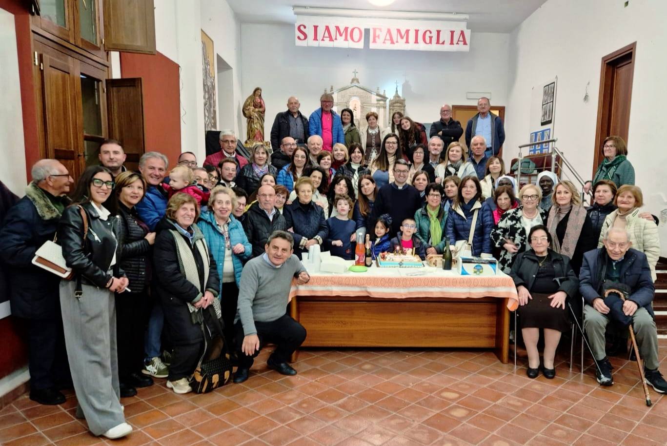 San Cataldo. La comunità parrocchiale della Chiesa Madre ha reso omaggio a don Marco Paternò per il suo 45° compleanno