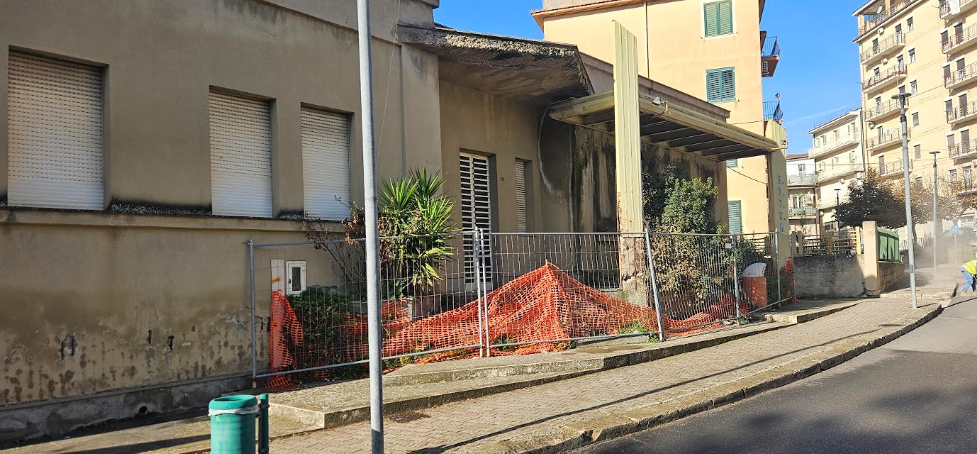 Mussomeli, sopralluogo del sindaco e tecnici dell’Asp all’ ex Ospedale vecchio, e all’ex Centro Salute Mentale. Richiesta interventi di bonifica