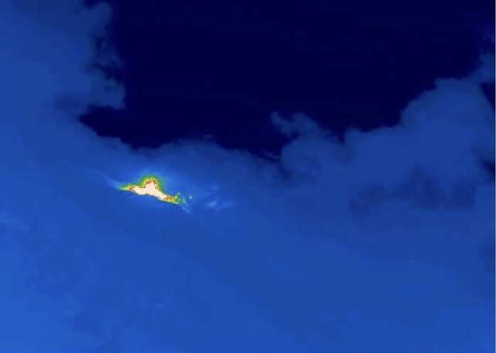 Stromboli, trabocco lavico e colata nella Sciara del fuoco