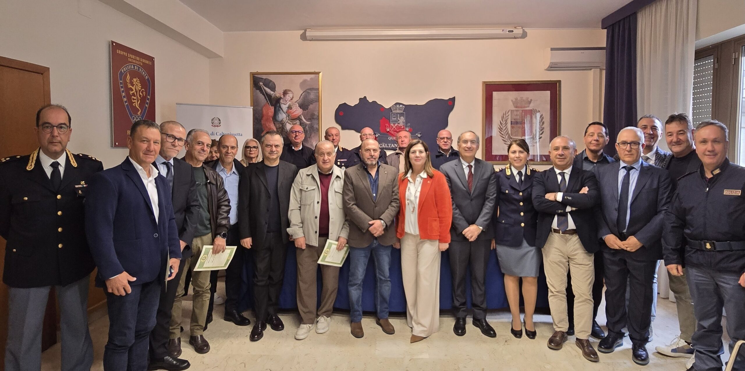 Questura Caltanissetta, consegnate le medaglie di commiato ai poliziotti in pensione
