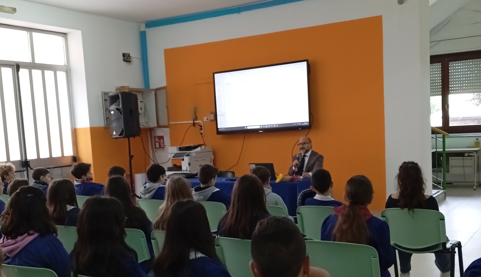 Santa Caterina. Incontro per gli alunni dell’Istituto Comprensivo con lo storico Filippo Falcone sul tema dell’emigrazione