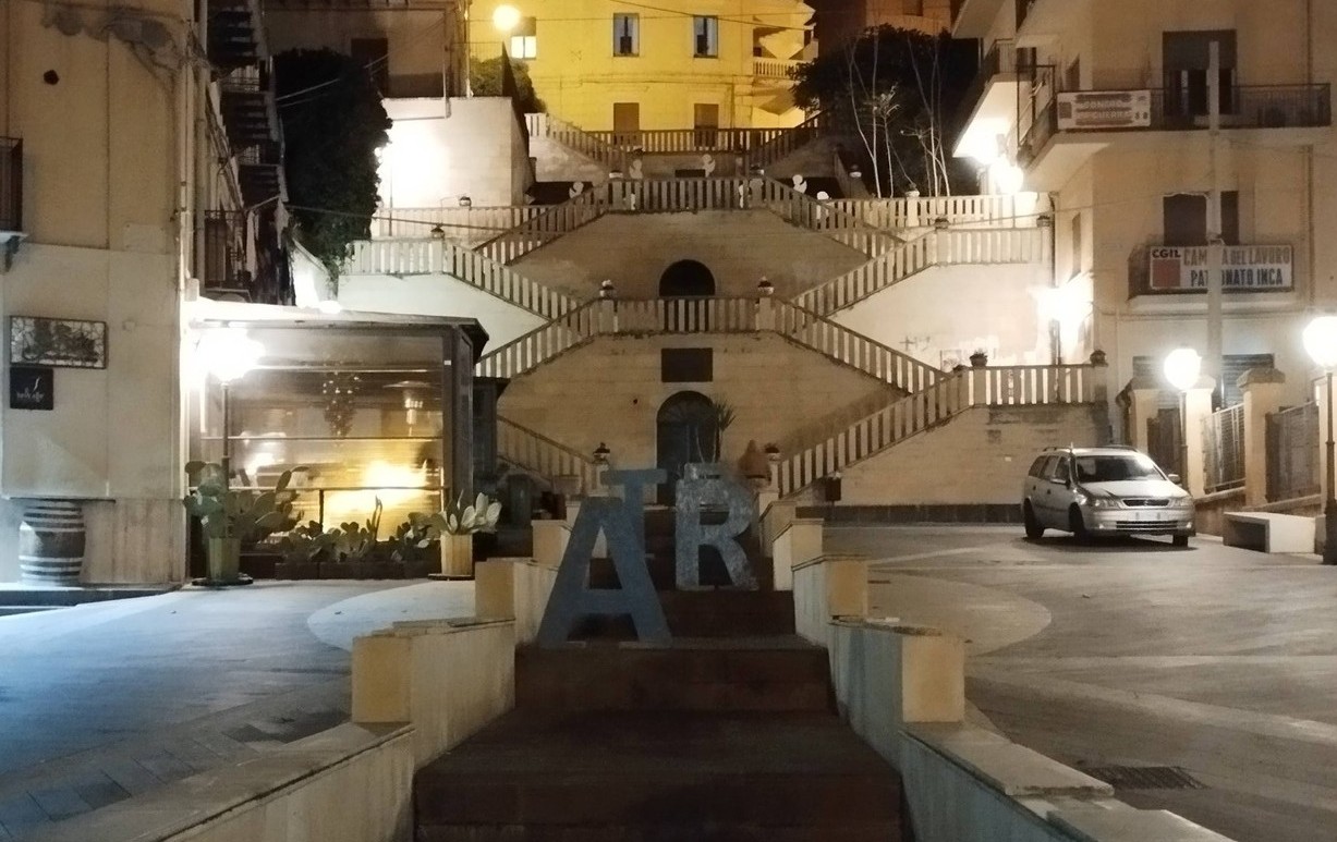 Caltanissetta. La Scalinata degli Artisti: la Città celebra la creatività condivisa e la rigenerazione urbana con creatività e senso civico