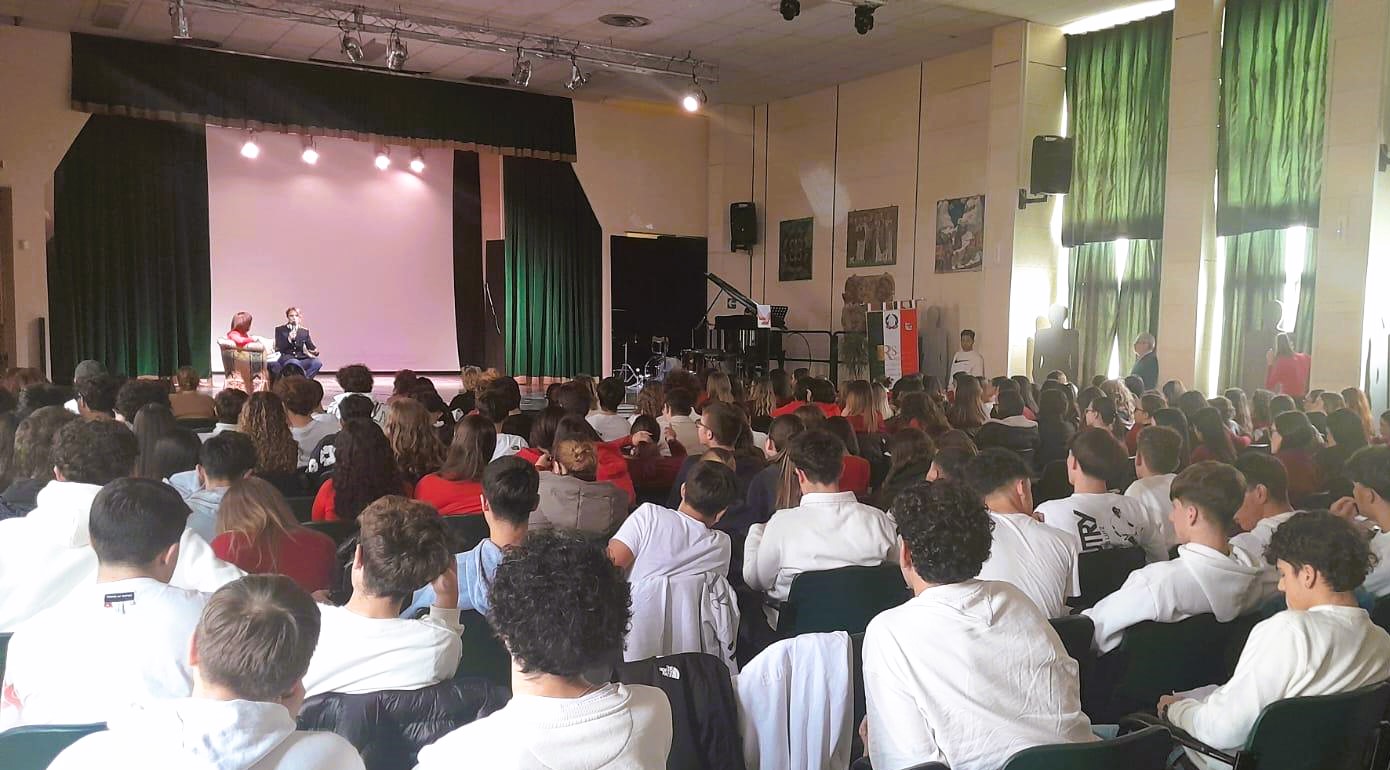 A Caltanissetta la Polizia di Stato ha incontrato gli studenti del Liceo “Ruggero Settimo” sul tema della violenza sulle Donne