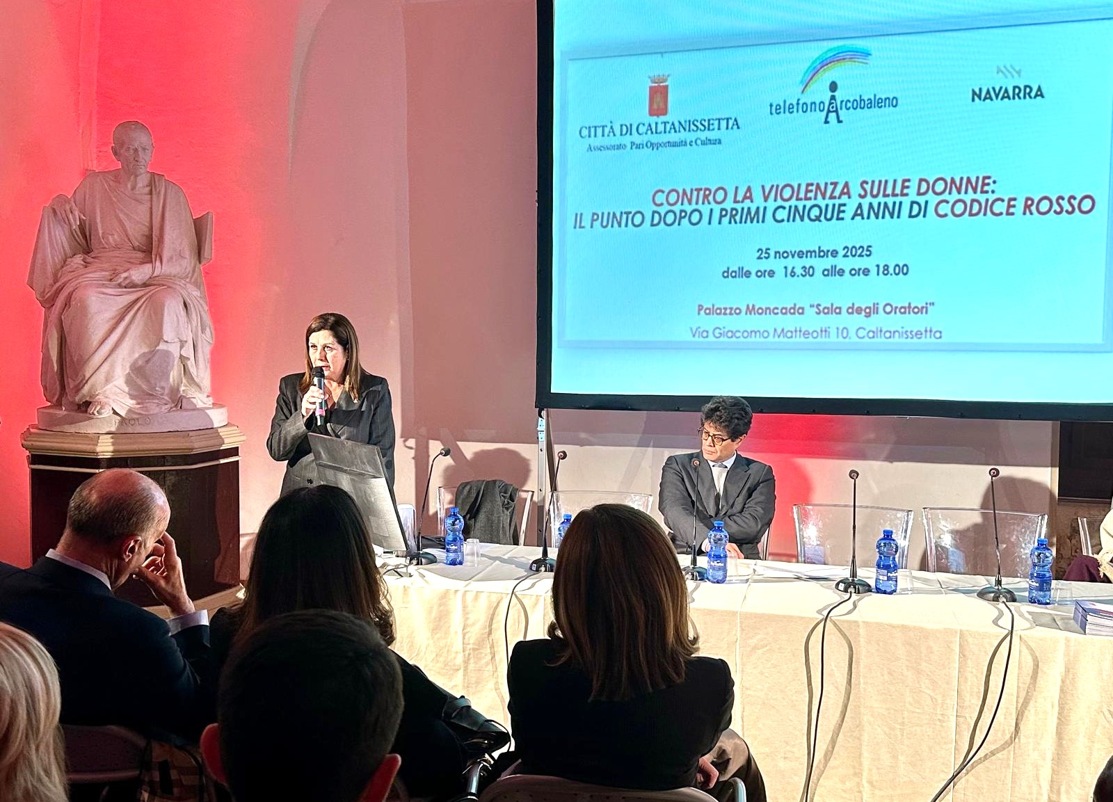 Caltanissetta. A Palazzo Moncada Polizia di Stato e Telefono Arcobaleno insieme contro violenza sulle donne