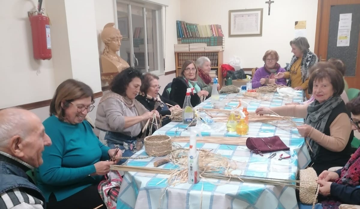 San Cataldo. Alla società “Cesare Battisti” c’è il corso di antichi mestieri con la lavorazione della buda