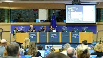 Alimentazione, Nourishment Table: “Non solo dieta sana ma anche nutrizione adeguata”