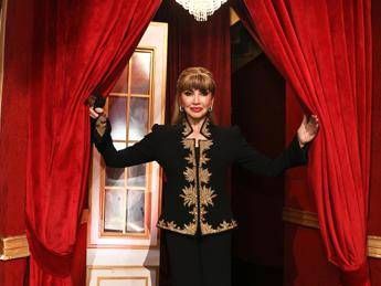 Ballando, l’omaggio speciale alle gemelle Kessler e le parole per Ornella Vanoni