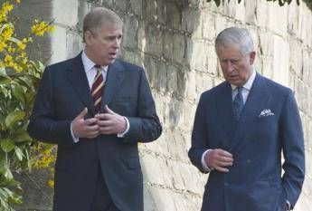 Carlo prepara il ‘benvenuto’ ad Andrea a Sandringham dopo lo sfratto dalla Royal Lodge