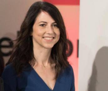 Donazione record da 80 milioni, l’ex moglie di Bezos finanzia università