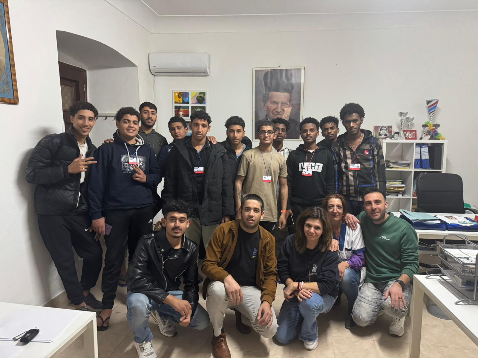 Atto intimidatorio a Pietraperzia: uomo incappucciato ha tentato di dare fuoco a struttura di accoglienza per minori stranieri