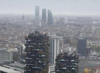 Freddo artico in Lombardia, neve arrivata a Milano