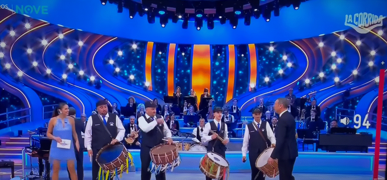 Applausi del pubblico al gruppo dei “tammurinara” di Cammarata a “La Corrida” di Amadeus