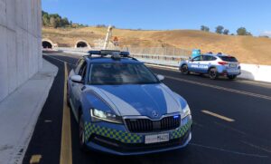 Caltanissetta. Auto si schianta contro guardrail all’ingresso della Città, ma viene abbandonata dagli occupanti