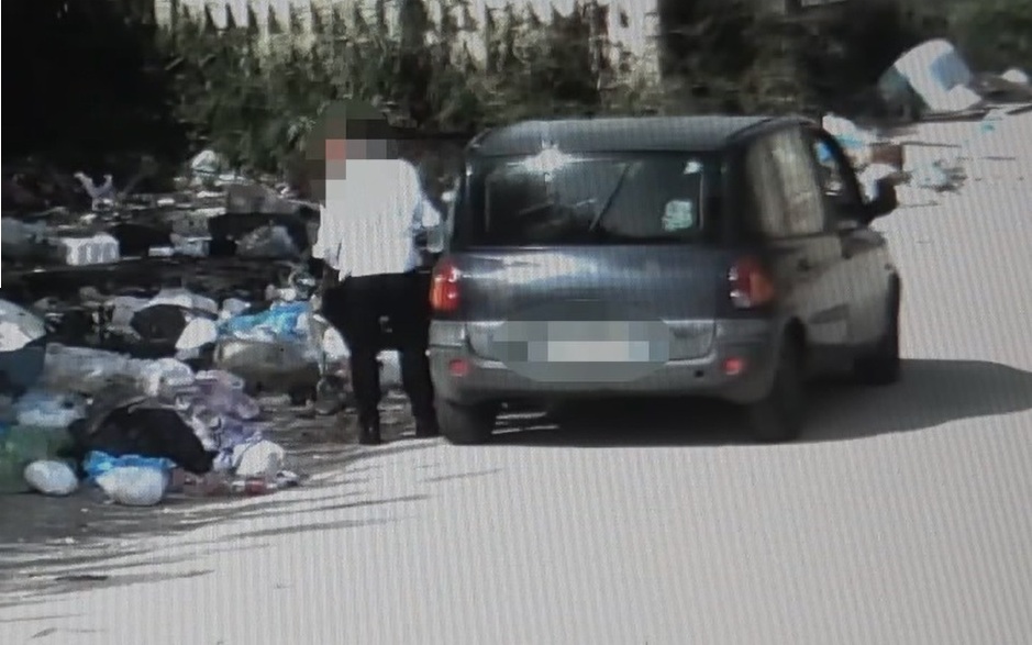 Gela, abbandono rifiuti: 4 persone a processo