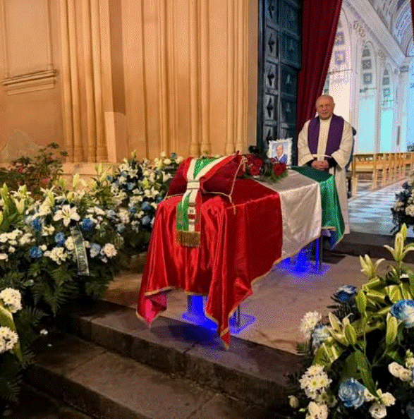 Vallelunga, tanta partecipazione alle esequie del sindaco Montesano