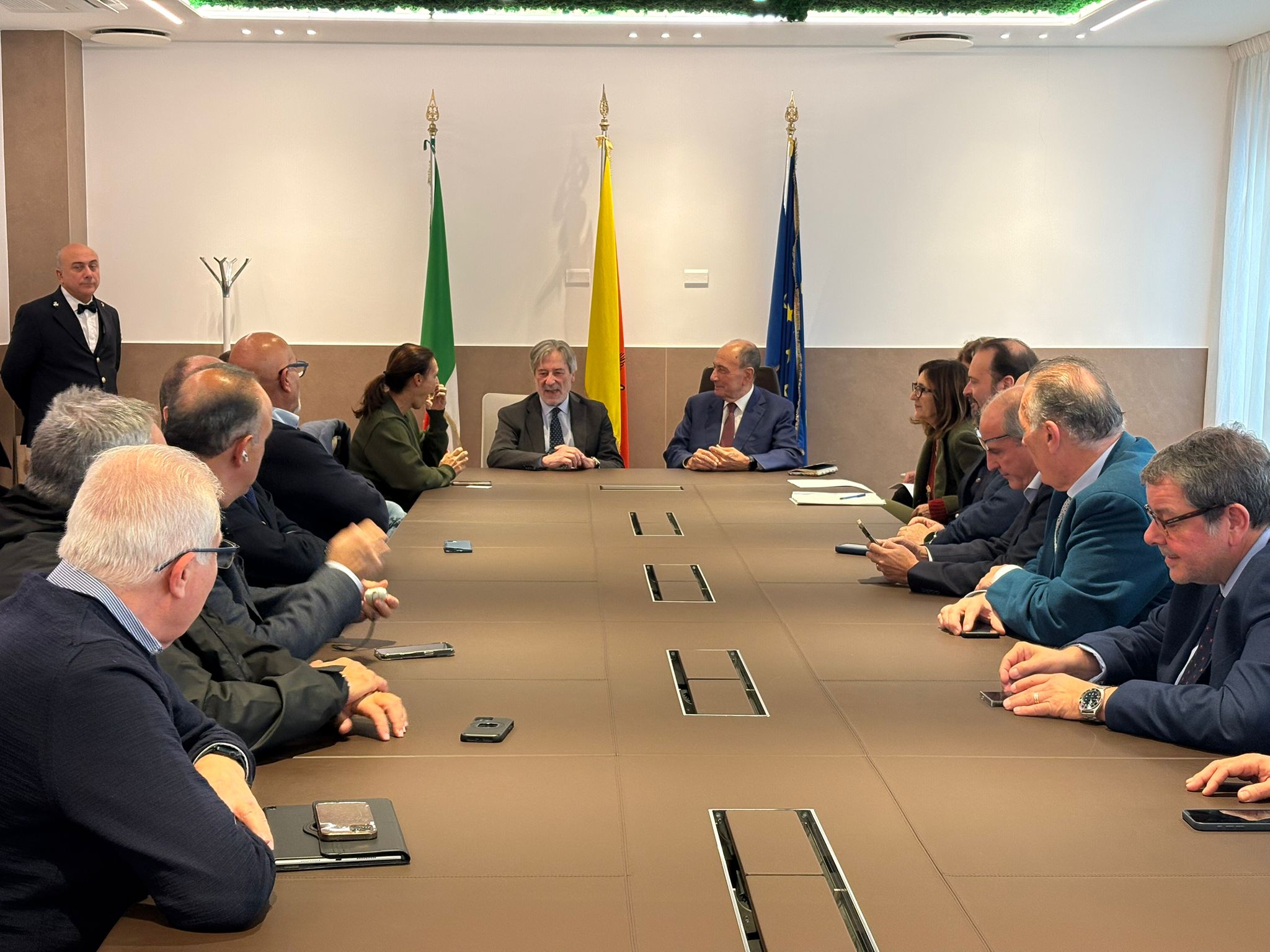 Sicilia. Regionali, Schifani incontra i sindacati: «In Finanziaria le risorse per il contratto 2025-2027, un segnale di grande attenzione»