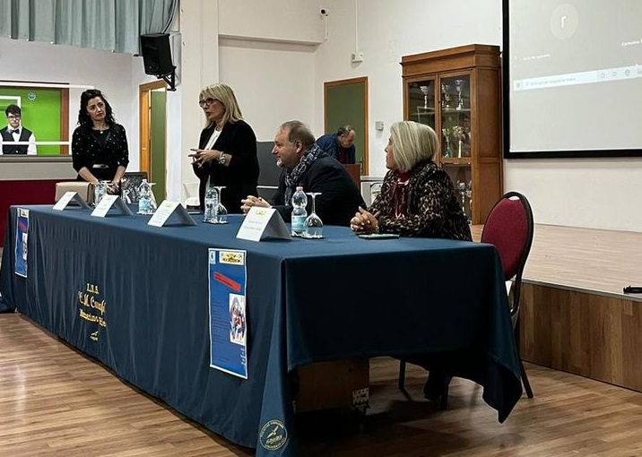 Riesi. Opportunità e rischi dell’Intelligenza artificiale: il prof. Francesco Pira (UniMe) ne ha parlato agli studenti del “Carafa”