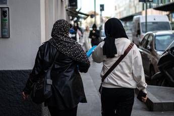 L’Austria vuole vietare il velo alle studentesse under 14: “Favorisce immagine distorta del corpo”