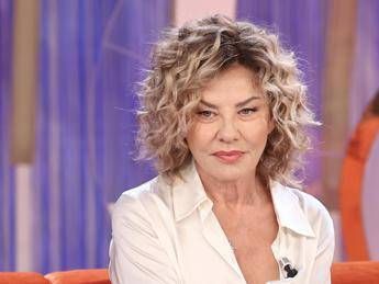 La volta buona, Eva Grimaldi: “Sono rimasta un anno senza seno per un chirurgo incompetente”