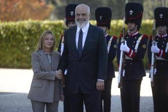 Migranti, Meloni: “Protocollo Albania funzionerà con nuovo patto asilo”
