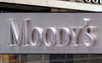 Moody’s alza il rating dell’Italia a Baa2: outlook passa a stabile