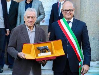 Robert De Niro premiato con la Lupa Capitolina a Roma: “Le mie radici rendono il premio più speciale”