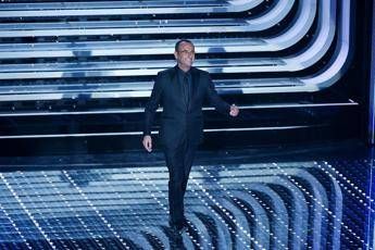 Sanremo, annuncio big slitta di una settimana. Conti: “Rispetto per Vanoni”