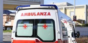 Scende dal camion e viene investito, morto autotrasportatore 61enne nel Milanese