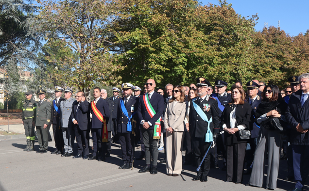 Caltanissetta celebra il 107° anniversario della “Giornata dell’Unità Nazionale e delle Forze Armate”, deposta corona d’alloro davanti al Monumento ai Caduti