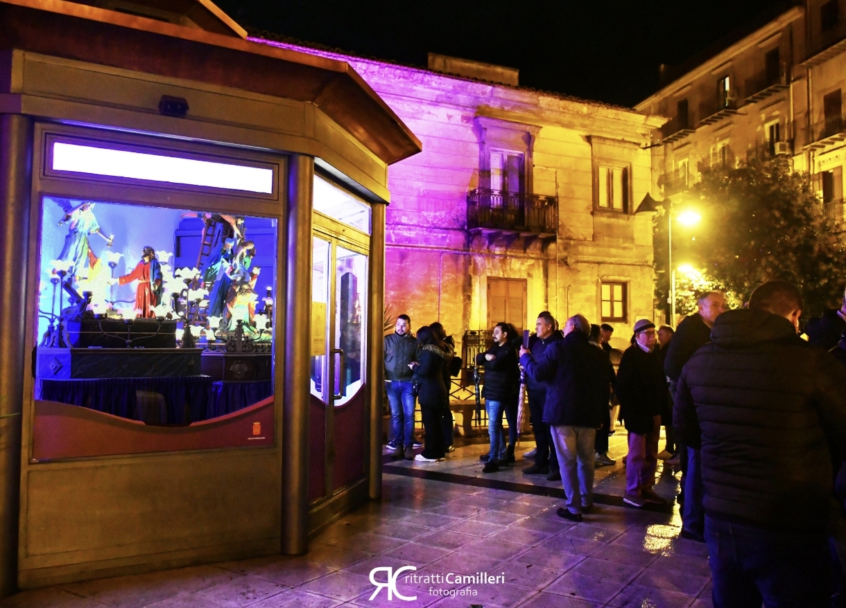 Caltanissetta, inaugurato il chiosco di Piazzetta Tripisciano: tre Varicedde illuminate nel cuore del centro storico