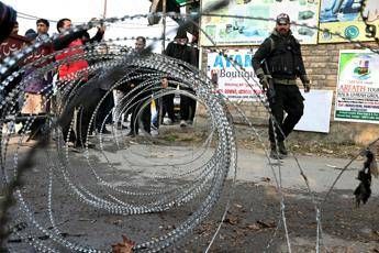 Stazione di polizia salta in aria, esplosi ordigni dopo sequestro: 9 morti in India