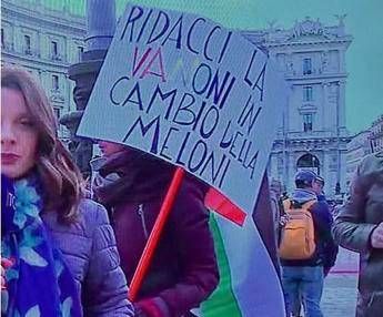 Violenza su donne, Trancassini: “A corteo Roma cartello ‘ridacci la Vanoni in cambio della Meloni'”