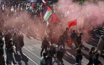 Virtus-Maccabi, corteo Pro Pal contro la squadra israeliana. Bologna blindata