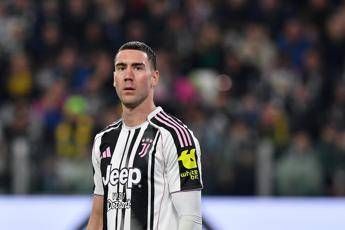 Vlahovic, infortunio all’adduttore: out 2/3 mesi. Juve torna sul mercato?