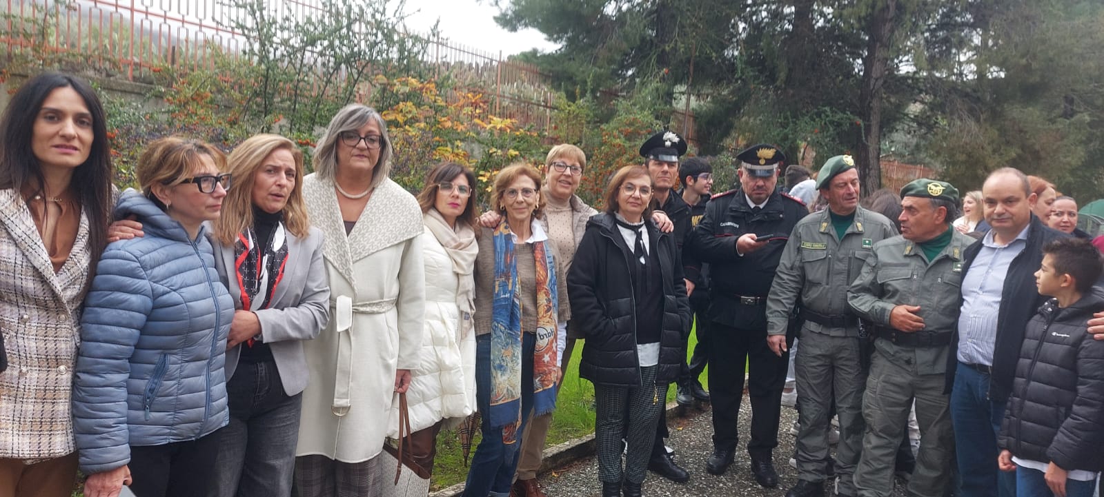 Festa dell’Albero, piantati mirti nel cortile delle Scuole di Villalba