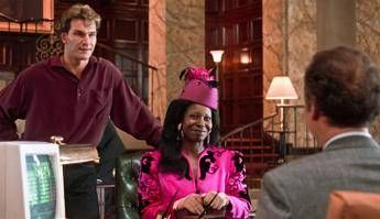 Whoopi Goldberg, dalle pompe funebri a imbrogliona da Oscar: oggi i 70 anni di un’icona di Hollywood
