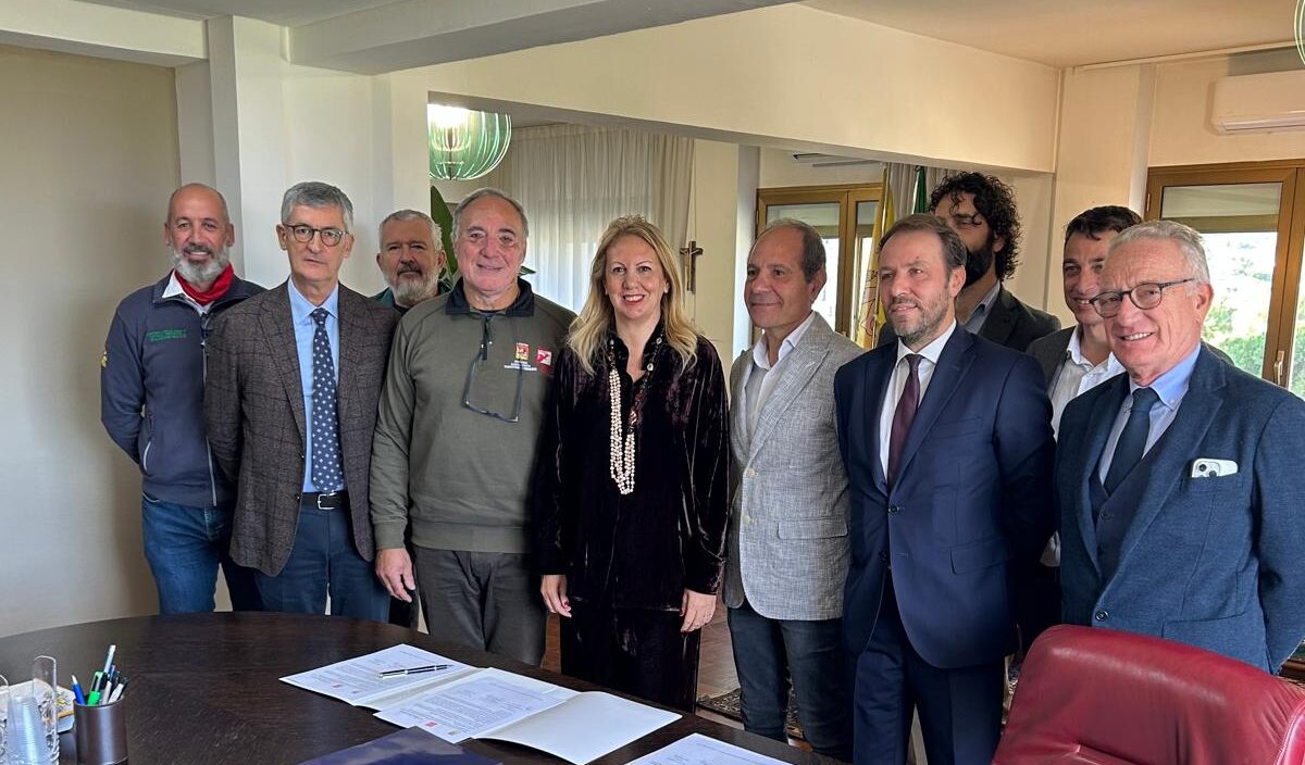 Regione Siciliana, Enel e Lipu insieme per tutelare la biodiversità. Savarino: «Preserviamo la cicogna bianca e altre specie protette»