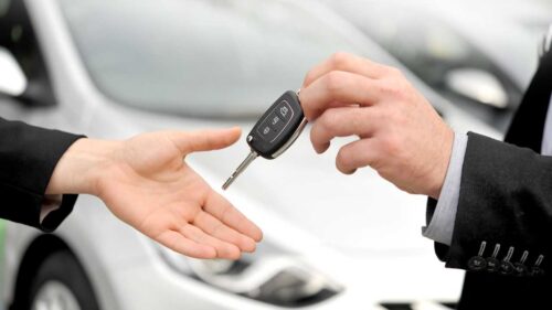 Auto nuova ogni due anni? Gli italiani dicono sì al noleggio