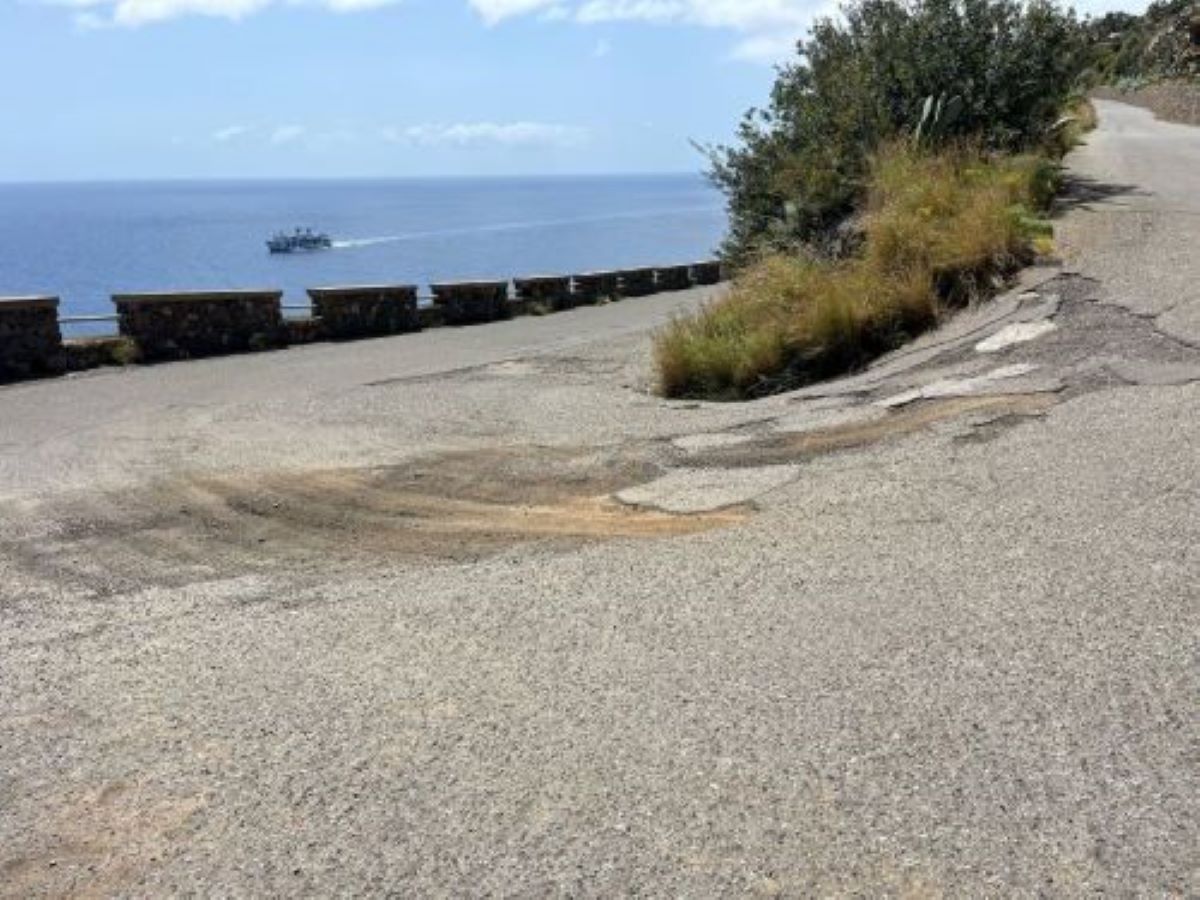 Aggiudicati i lavori di messa in sicurezza del collegamento porto-Pecorini a Filicudi per 3 milioni. Schifani: «Una strada essenziale per l’isola»