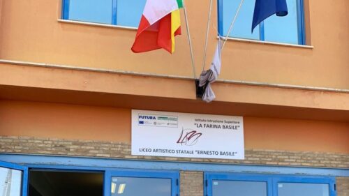 Aggressione al liceo Basile di Messina, identificata una delle due ragazze