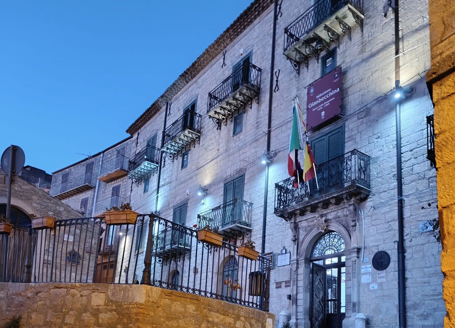 Studenti guide turistiche per un giorno in cambio di un libro: l’iniziativa a Gangi