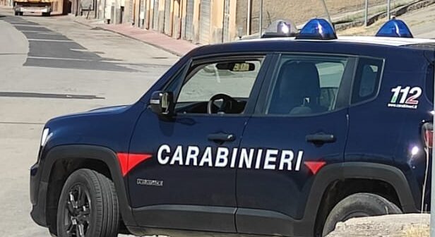 Droga, due operazioni dei Carabinieri ad Agira e Regalbuto: sequestrati stupefacenti e materiale per il confezionamento