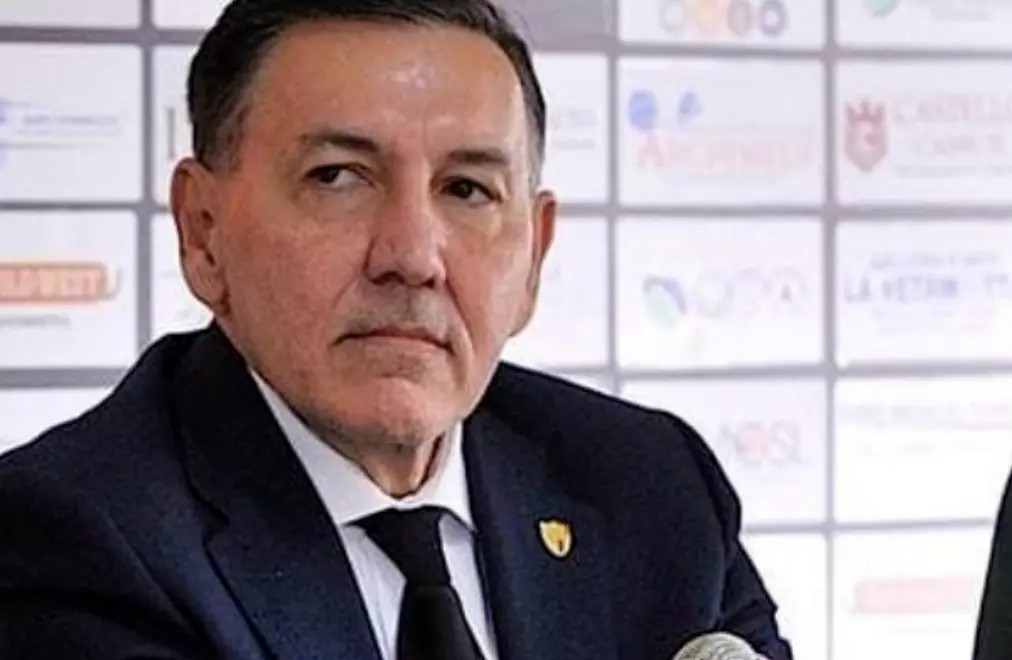 Vicenda Nissa. Giovannone rimane e torna a parlare: annuncia l’esonero del tecnico Di Napoli e un’assemblea per ridefinire l’assetto societario