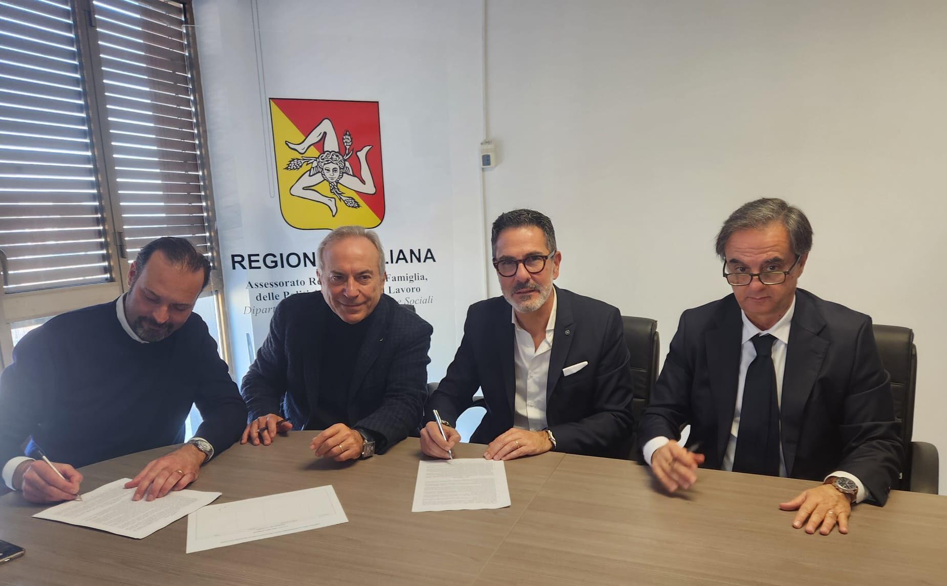 Firmato a Palermo il rinnovo del CCRL 2022-2024 dell’Area della dirigenza della Regione Siciliana