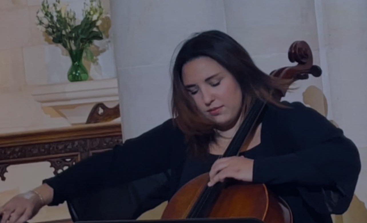 Caltanissetta. Eliana Miraglia firma con il suo violoncello la colonna sonora del nuovo film di Kevin Costner: un talento nisseno nella produzione di  “The First Christmas”