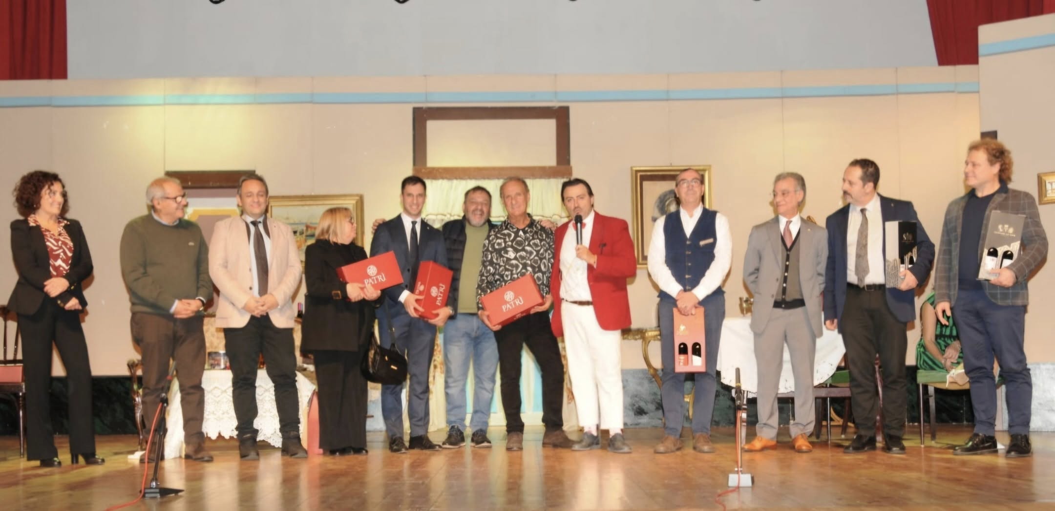 Riesi. Grandissimo successo e applausi a scena aperta in Piemonte per la compagnia teatrale “Angelo Musco”