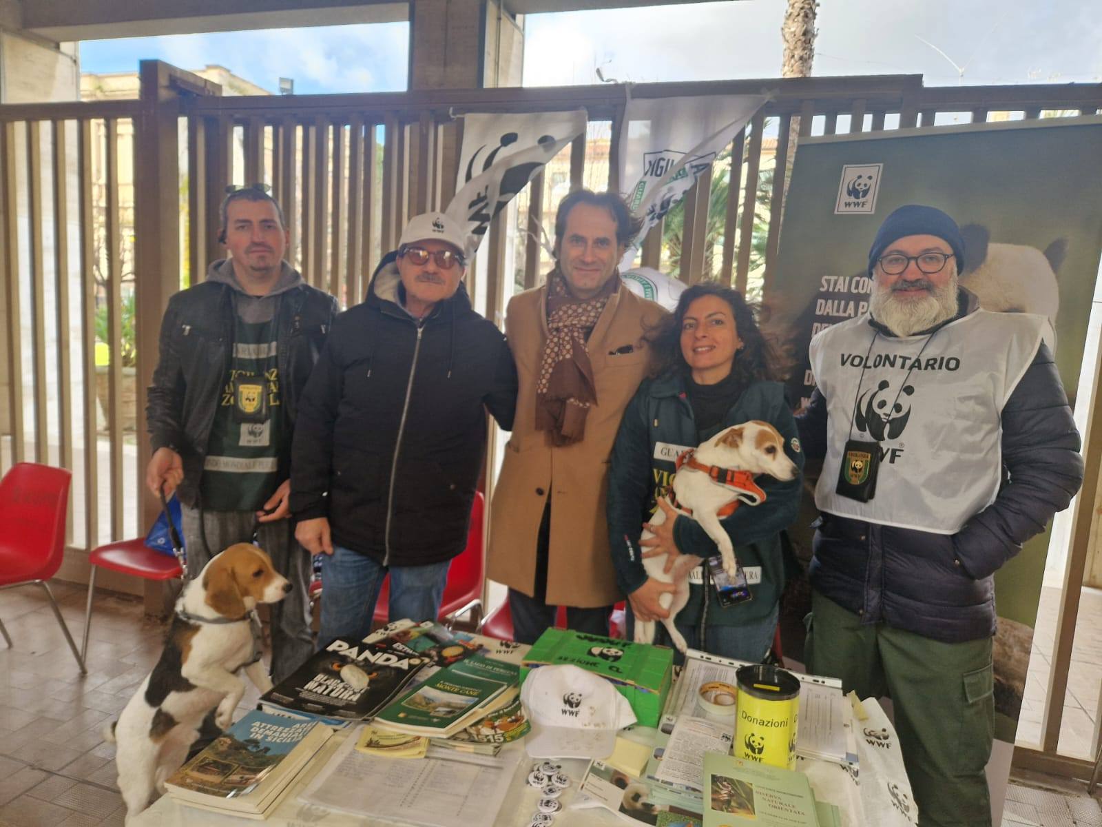 San Cataldo. Davanti a palazzo comunale gran successo per “Un cortile a 4 zampe – Festa del meticcio e del cane di razza”