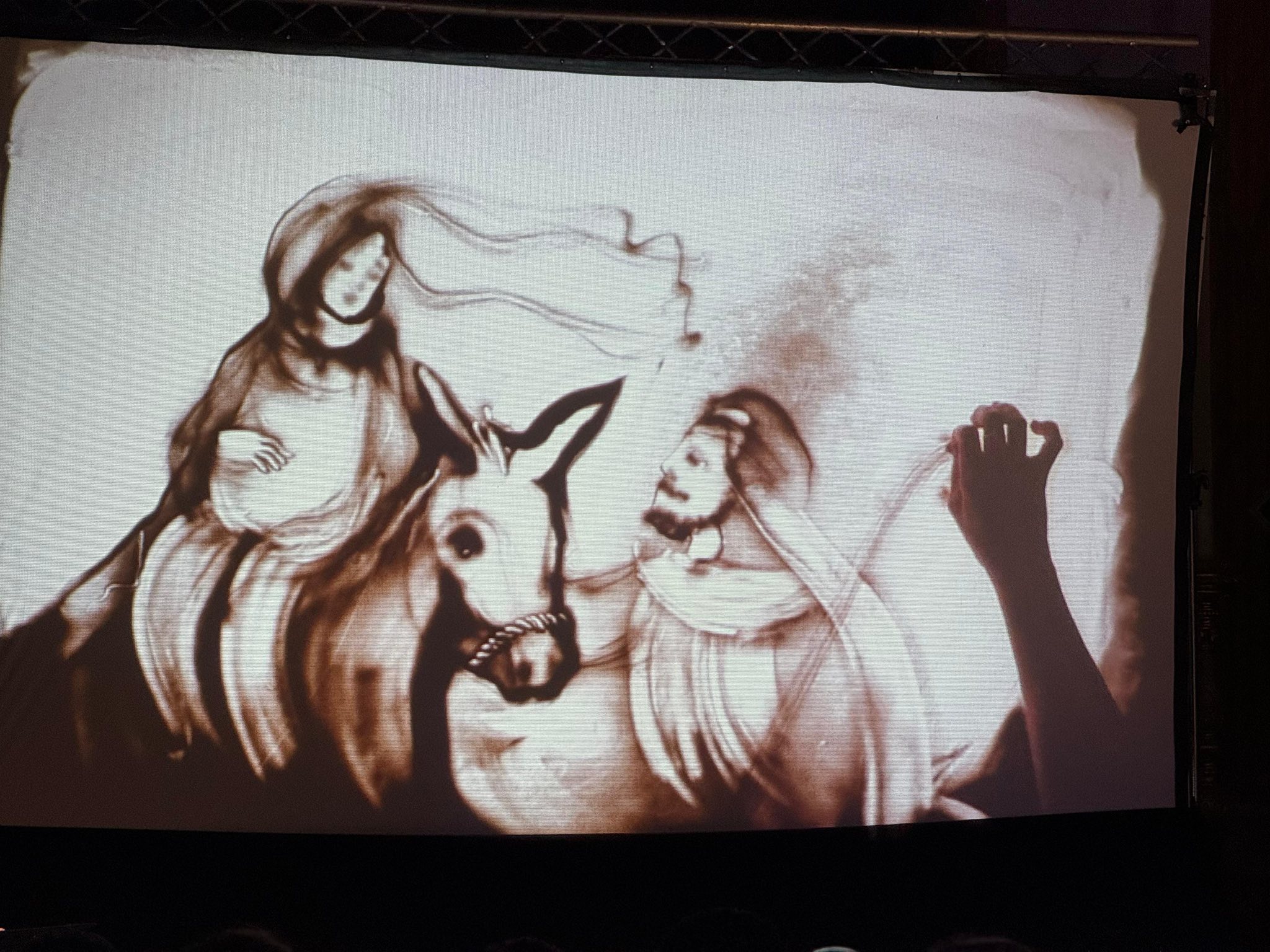 San Cataldo. Spettacolo dalle mille emozioni di Patrizia Bruno con il suo Sand Art Show sulla Natività