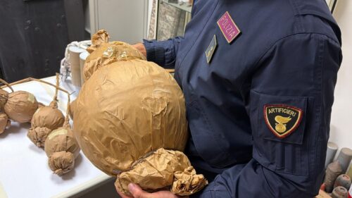 In un furgone fuochi d’artificio per oltre 220 kg di esplosivo, la Polizia di Catania arresta 3 persone